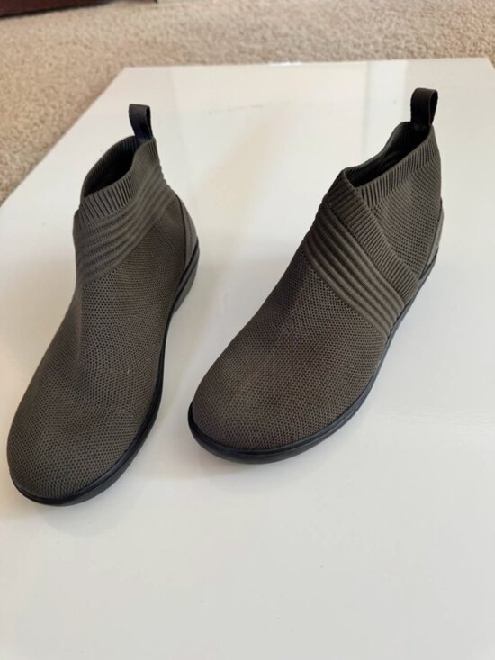 Clarks Shoes - Clarks Womens Sashlyn Mid Dark Olive Comfort Knit Bootie Boots Shoes SZ 7.5M